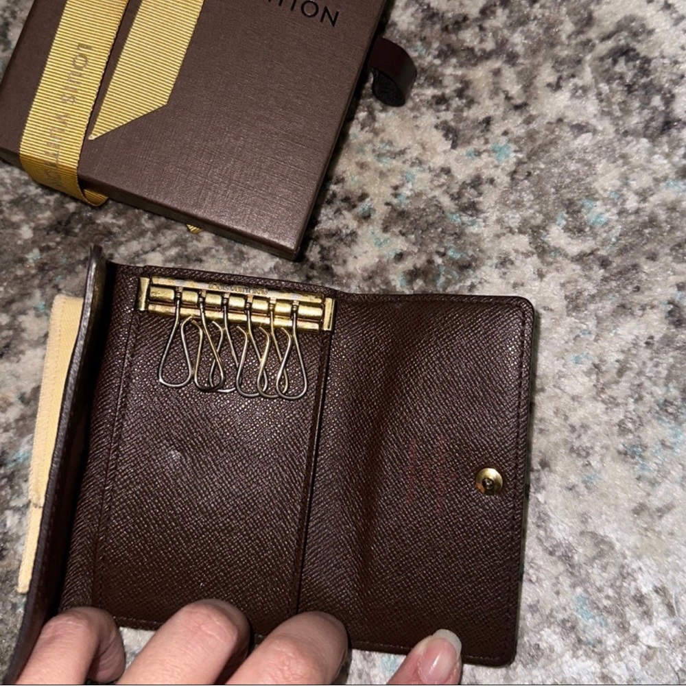 Louis Vuitton 6-Key Holder Damier Ebene - Picture 3 of 8
